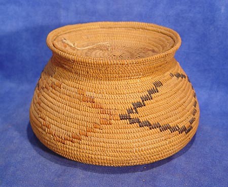 02 - Indian Baskets, Mission Basket: Diegueño, with Lid/Tray (4.5" x 7.25")
Juncus, dyed juncus and sumac