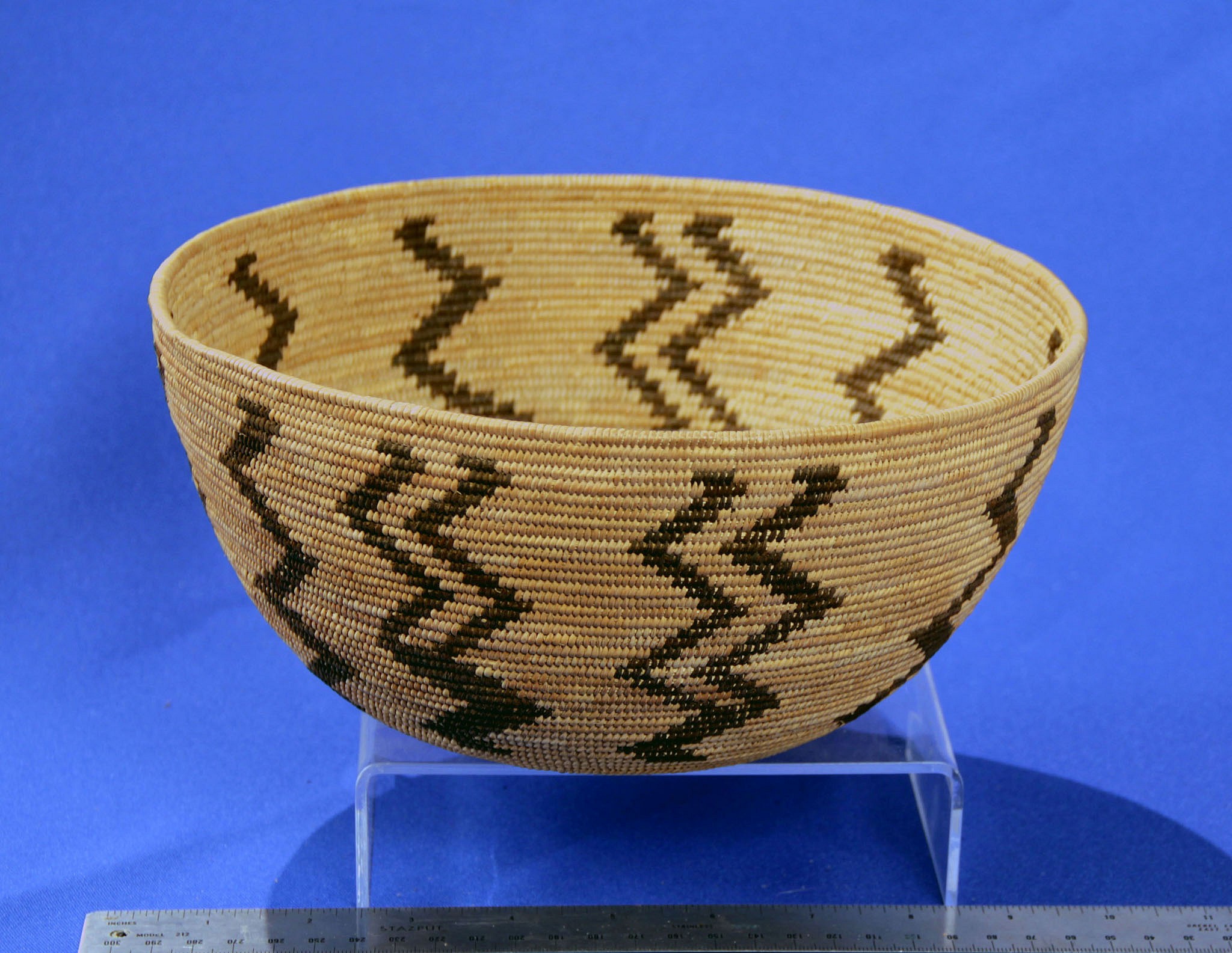 https://www.navajorugsindianbaskets.com/images/62075_h2048w2048gt.5.jpg