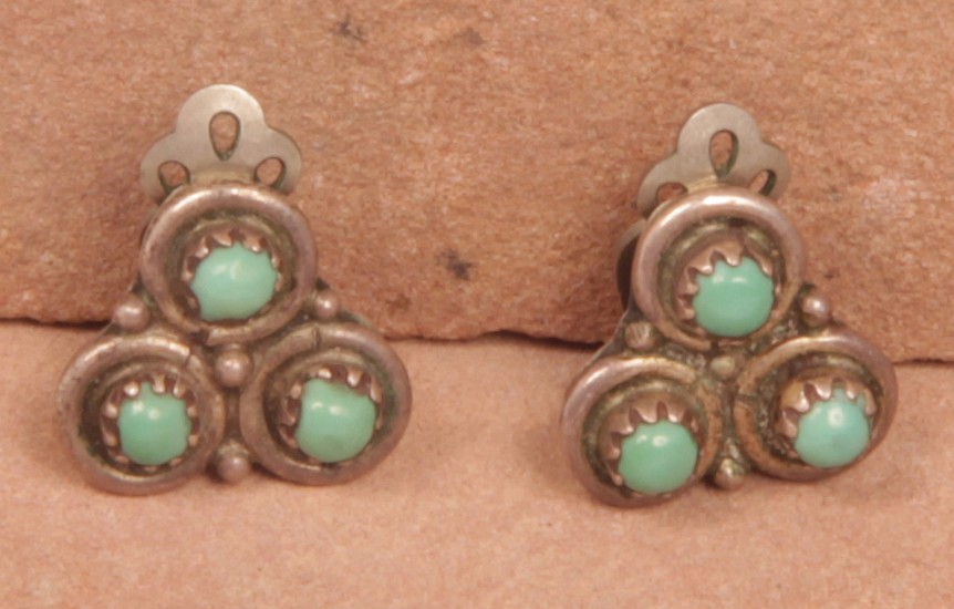 07 - Jewelry-Old, Zuni Clip Earrings: Three Turquoise Settings on Sterling Silver, Beadwork (0.5")
c. 1960s, Sterling Silver and Turquoise